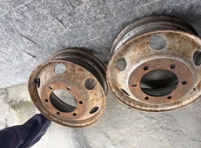 4 PNEUS MAIS DUAS RODAS FERRO