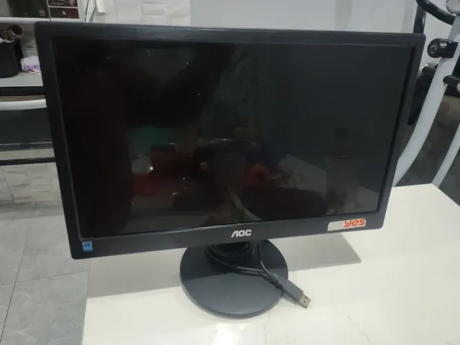 Monitor LCD 16 polegadas 
