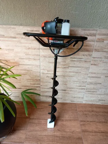 Perfurador de solo a gasolina