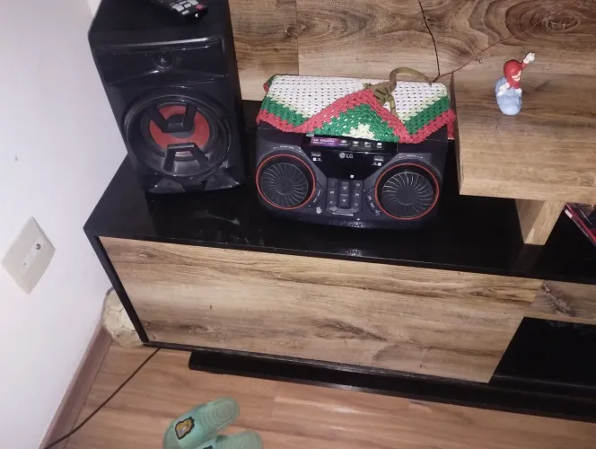 Vendo aparelho de som muito bom e novo marca LG xbom
