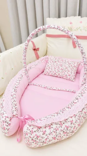 Ninho Redutor de Berço para Bebê - Floral Rosa com Renda