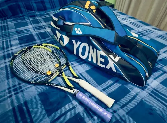 02 RAQUETES YONEX ISOMETRIC OZONE Ai 98 e 01 TERMOBAG DUPLA YONEX seminovos