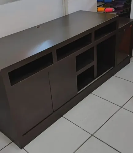 Rack usado em MDF de excelente qualidade - 1,73m x 0,70m x 0,50m