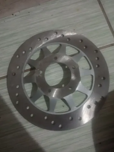 Vendo disco de freio dianteiro da 160 e um cilindro do motor de biz
