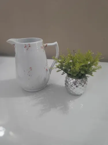 Vende-se Jarra Relíquia vintage em porcelana