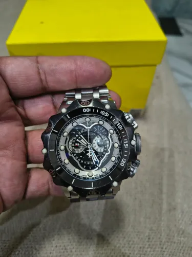 Vendo invicta Venom hybrid 