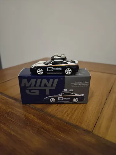 Mini GT Porsche 911 dakar