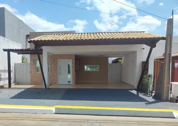 Alugo Casa térrea com 03 quartos, sendo 01 suíte, CONDOMÍNIO VERONIQUE, MOSSORÓ/RN.