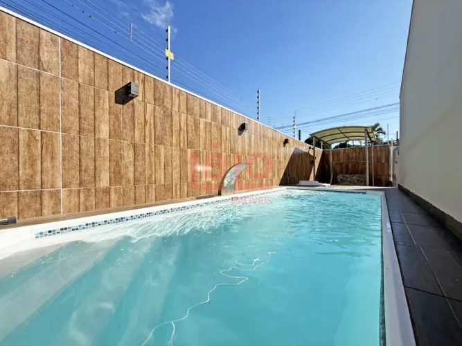 Casa com piscina próximo a Delegacia