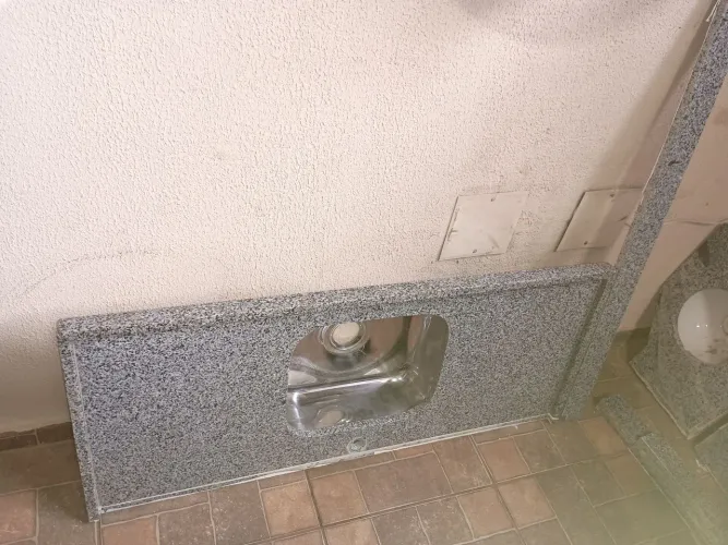 Vendo 2 cubas para banheiro 39x50 e 1 pia para cozinha 1,20x50, retiradas sem uso 