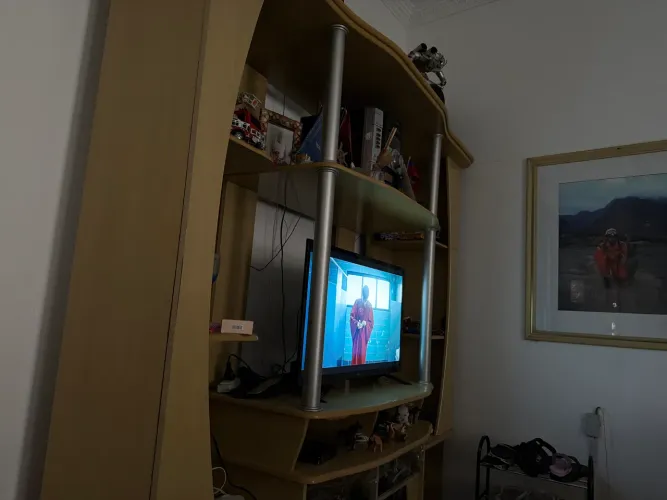 Doação Estante antiga em perfeito estado