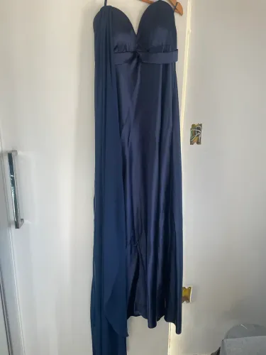 Vestido de festa. Azul marinho