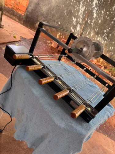 Quite churrasqueira 5 espeto rotativo super mega conservado e funcionando perfeitamente