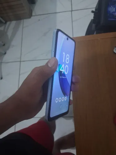 Moto G84 