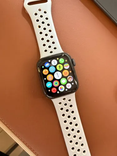 Apple Watch SE 40mm em perfeito estado