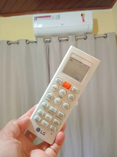 Vende-se central de ar LG inverter 12 btus semi nova ,valor 1,200 reais