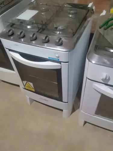 Vende-se esse fogão de 4 bocas elétrico