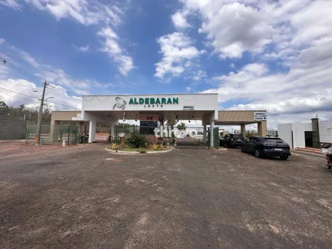 Terreno à venda, 246 m² por R$ 140.000,00 - Vale Quem Tem - Teresina/PI