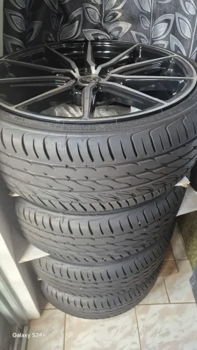 Vendo jogo de rodas com pneus.