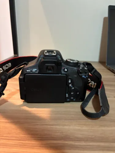 Canon T3i + lente Canon 50mm f/1.8 ? R$ 1.200