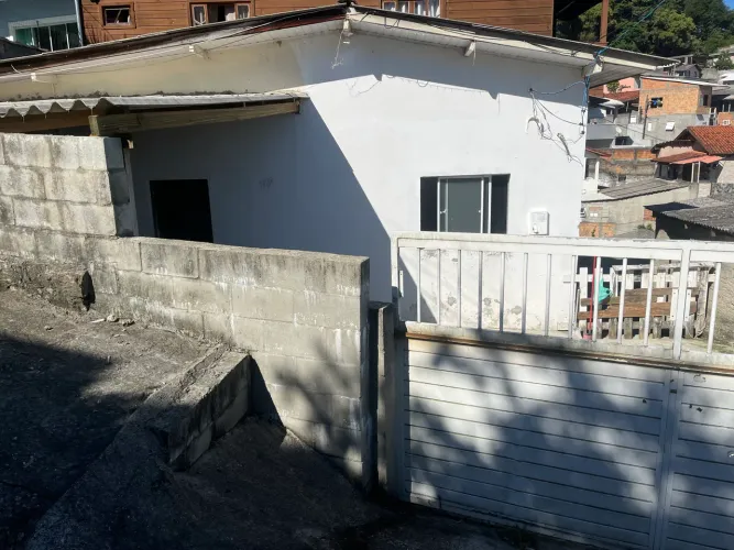 Alugo casa no Monte Verde 