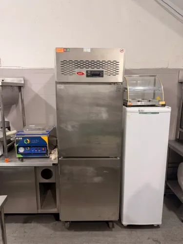 Freezer vertical inox FrostFree Cozil 