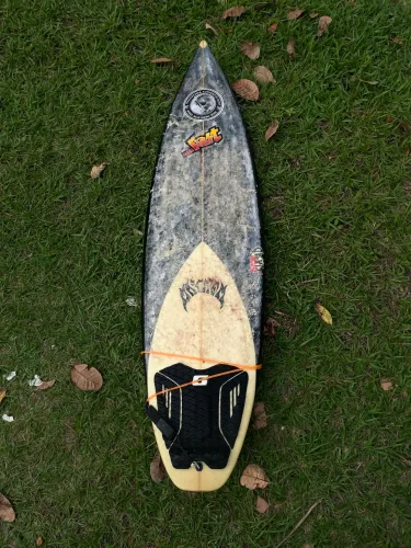 Prancha Lost Fish 5?8 (aprox.) Completa com Quilha