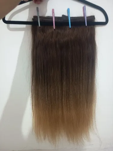 Cabelo humano na fita adesiva no precinho