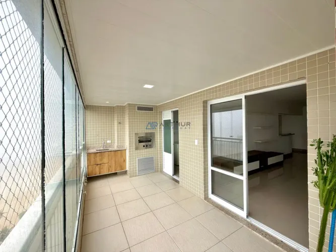 Apartamento à venda em Praia Grande no bairro Aviação, prédio frente mar