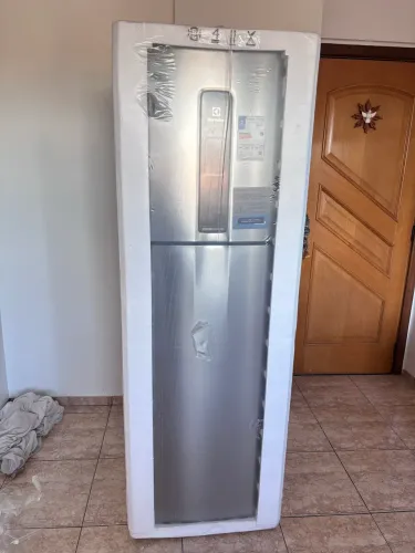 [OPORTUNIDADE] Geladeira Electrolux Frost Free Inverter 410L Nova Lacrada