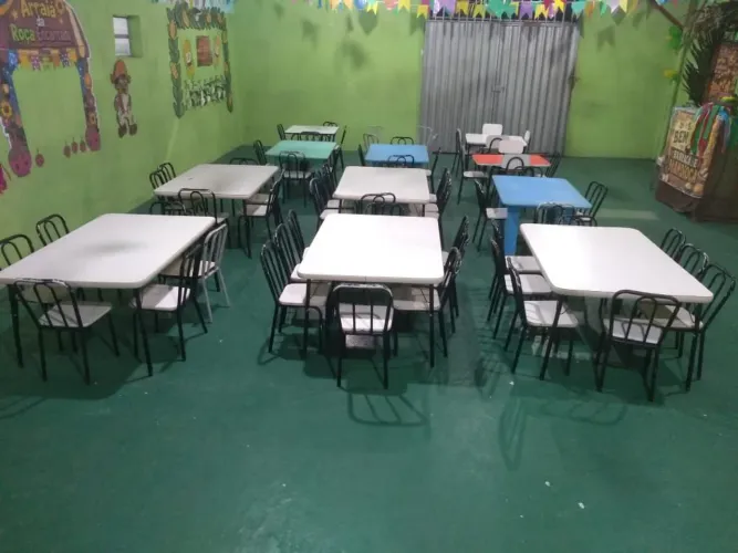 Vendo conjuntos de mesas infantis 