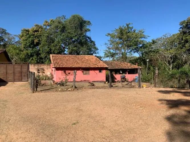 Haras 11ha, casa sede inacabada, casa caseiro, rio nos fundos, galpão, Sete Lagoas.