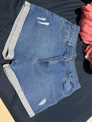 Vende se short jeans 