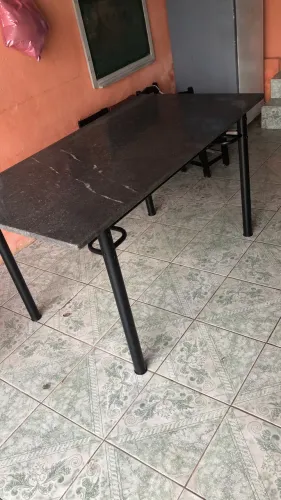 Vende-se uma mesa de mármore !