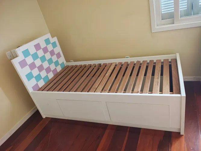 Cama infantil menina com 2 gavetões