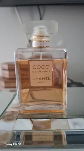 Vendo esse perfume com pouquíssimo uso pela metade do preço . Não negócio . Valor 700,00