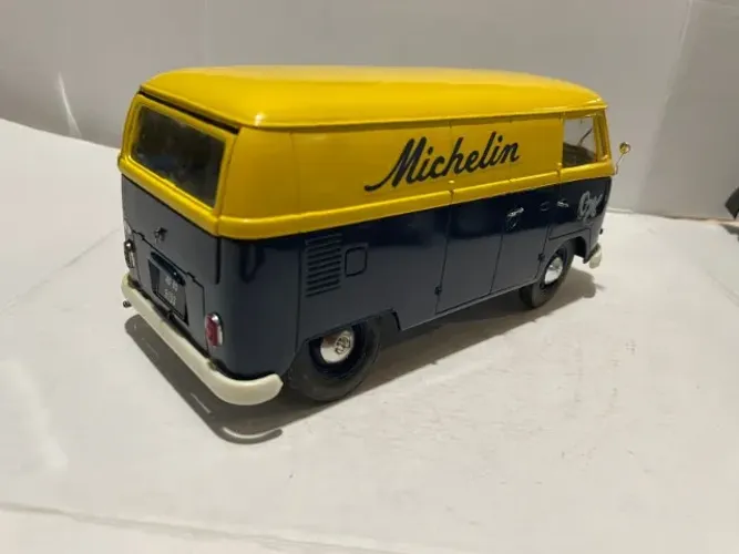 Miniatura Romiseta Revell + Combi Michelin 