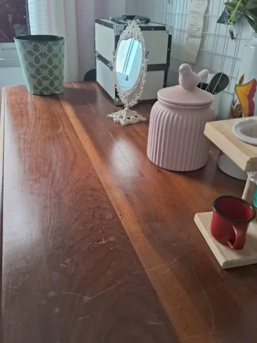 Kit quarto em madeira: cama + estante grande + criado-mudo + penteadeira