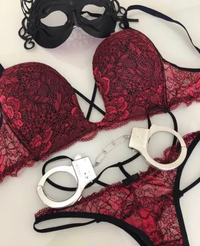 Lingerie preta e vermelha