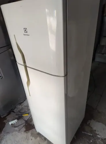 GELADEIRA ELECTROLUX 360 LITROS 