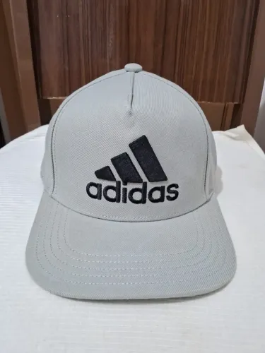 Boné ADIDAS Streetwear Aba dura Cinza - ORIGINAL COMPRADO NA ADIDAS - SEMI-NOVO! Só 99