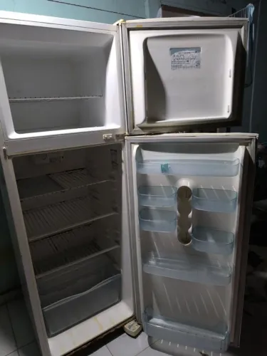 Vendo geladeira 
