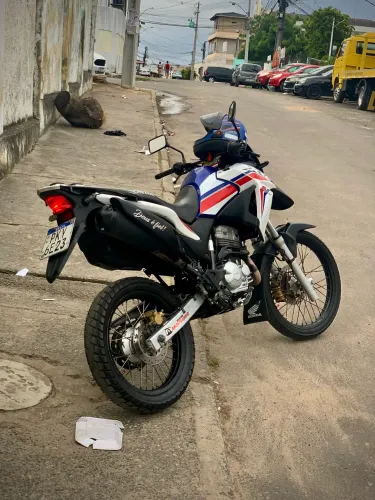 Honda Xre 300 rally capitão América