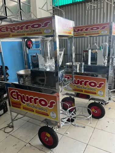 Carrinho de churros inox completo com doceira, masseira, tacho e sistema de gás 