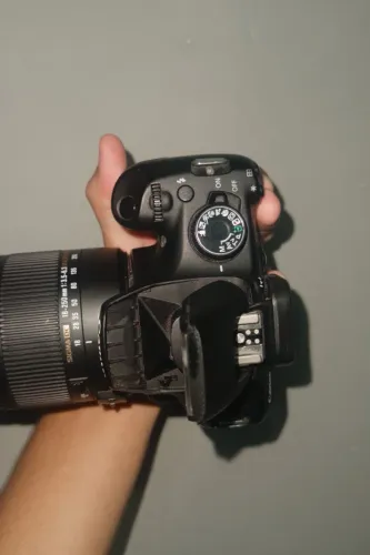 CÂMERA CÂNON REBEL T5