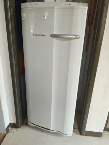 Freezer Vertical Eletrolux FE18 