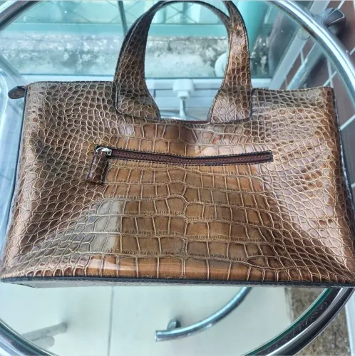 Bolsa verniz R$ 20
