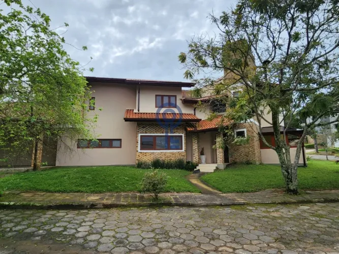 Casa em condomínio com 4 dormitórios no Rio Tavares