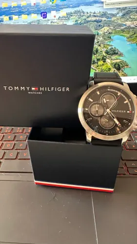 Relógio Tommy Hilfiger Premium - Couro | Estado de Novo | Elegância Absoluta