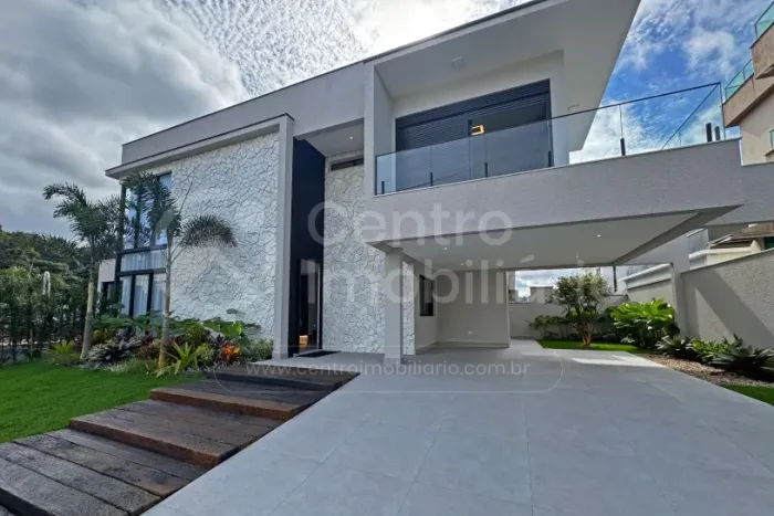 CASA à venda com piscina e 4 quartos em Peruíbe, no bairro Bougainvillee IV